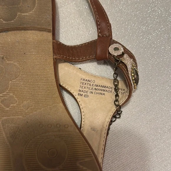 Pop Blue and Brown T-Strap Sandals with Turquoise Accents. Size 8 - Picture 2 of 5